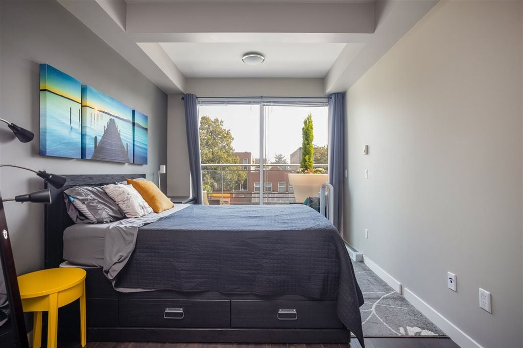 3333 Main St, #208