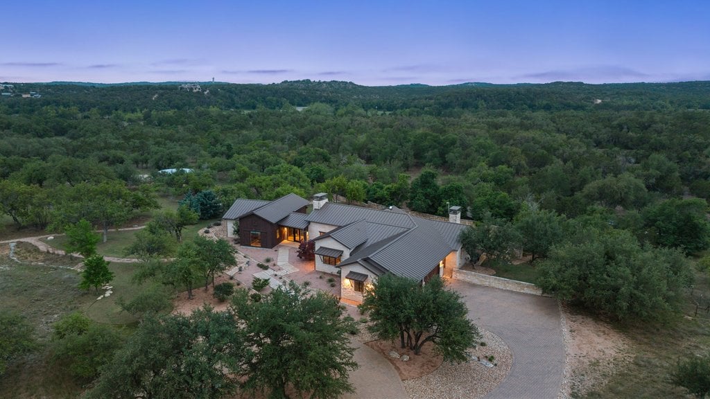 Horseman's Paradise in the heart of Dripping Springs