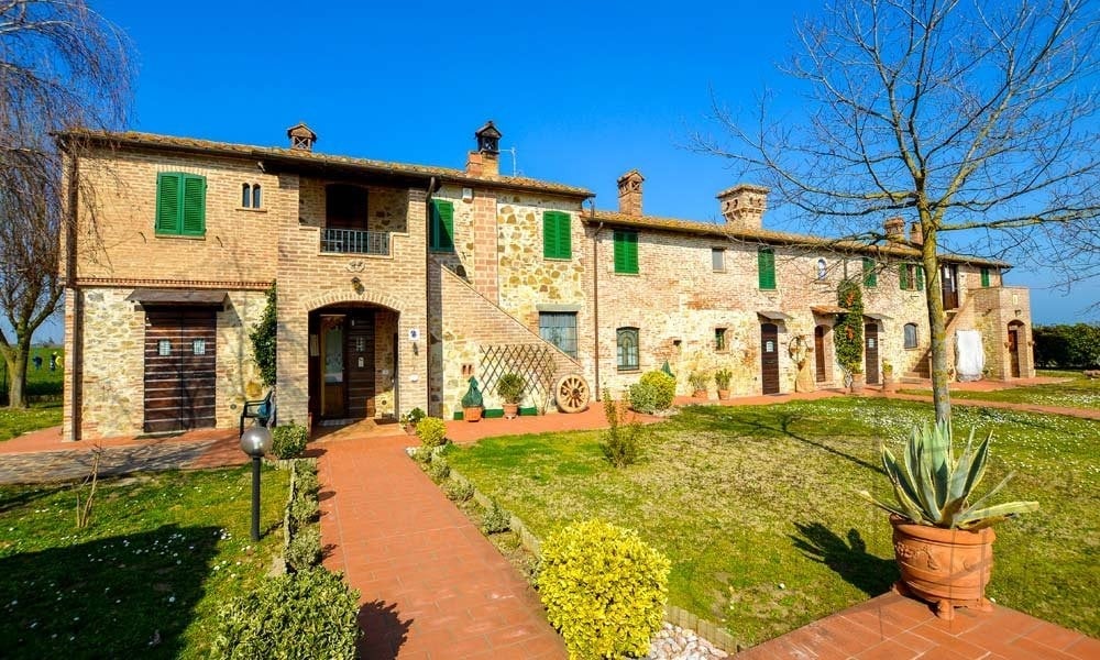 19th Century Farmhouse Near Lake Trasimeno