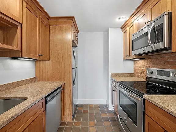 111 Gainsborough St #405