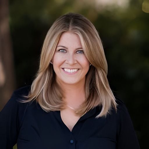 Cherie Axelson Newport Beach, Ca Real Estate Agent Headshot