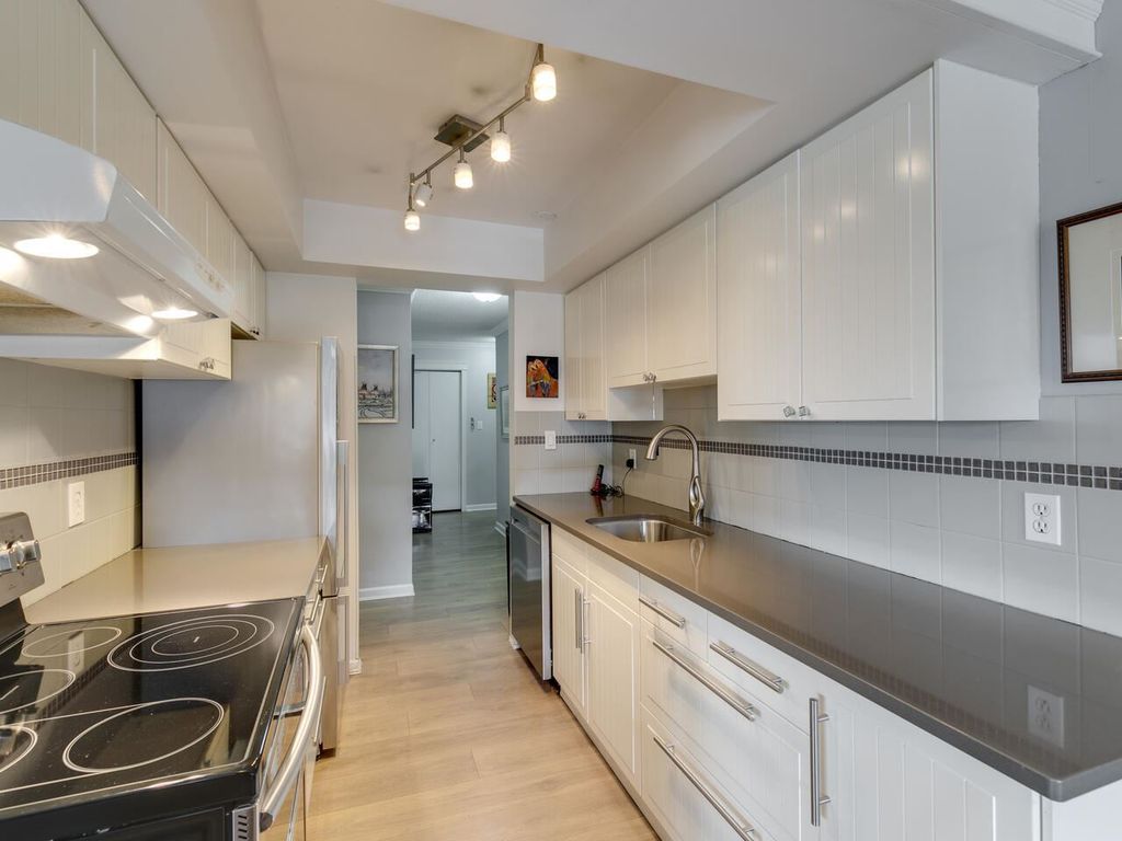 1515 Chesterfield Ave, #205