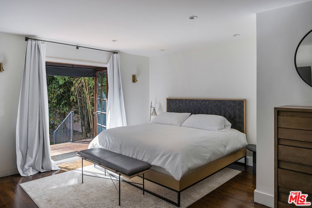 Velaris Estate, Laurel Canyon Blvd, 90046