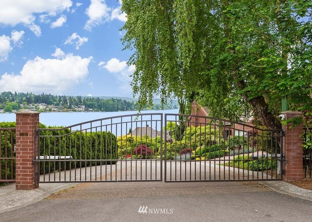 8487 NE Woodland Cove Dr