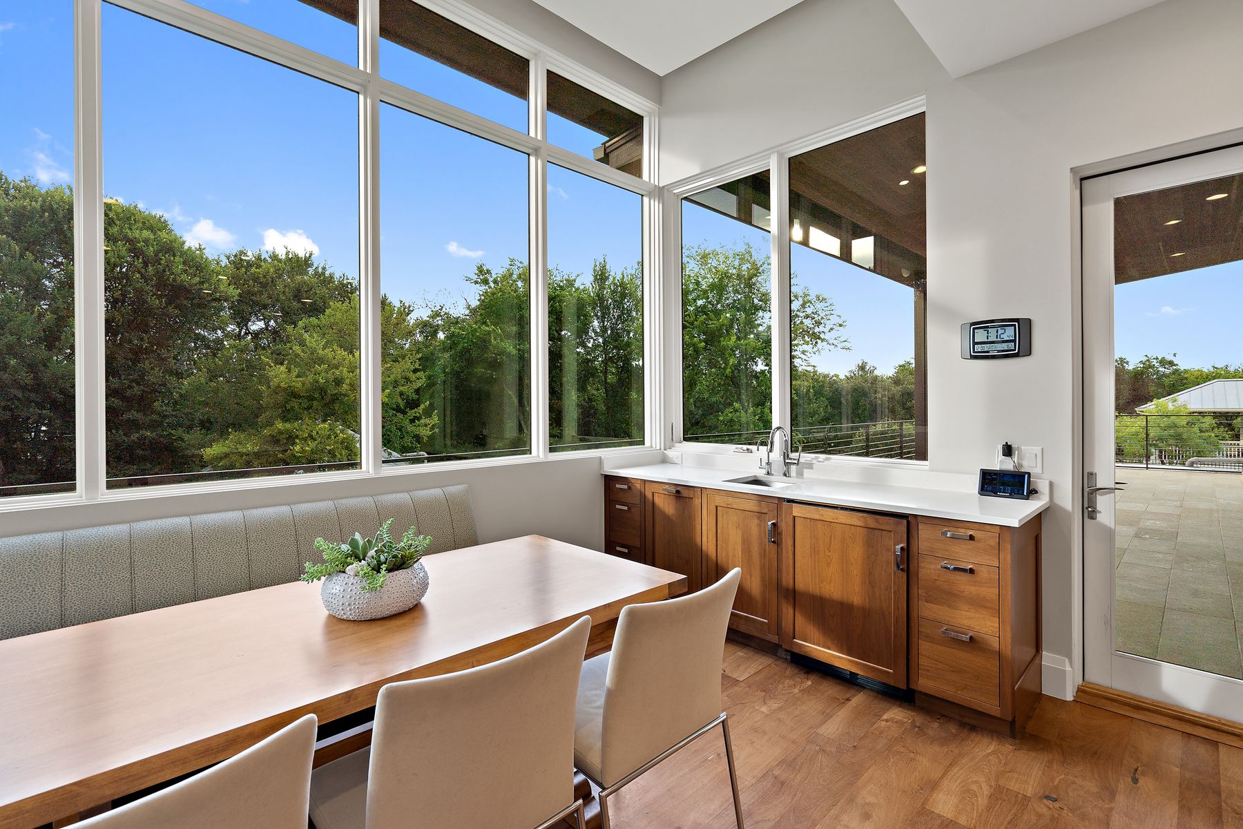 Las Lomas Contemporary