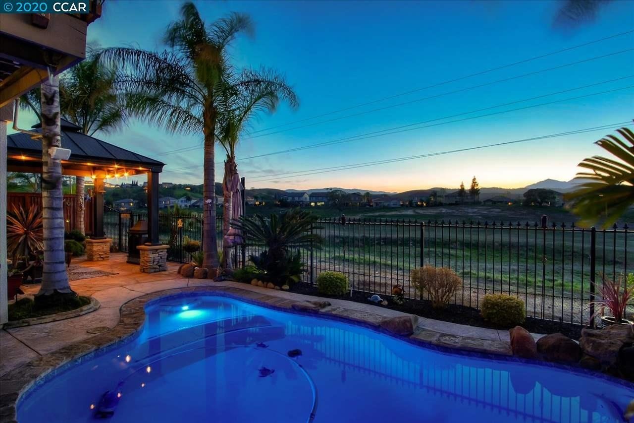 2661 Torrey Pines Dr