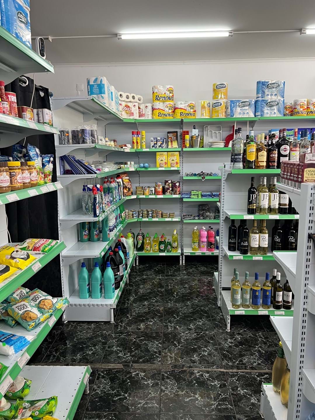 Prime Commercial Space Near Lisbon – Tenant in Place – 5% Annual Return