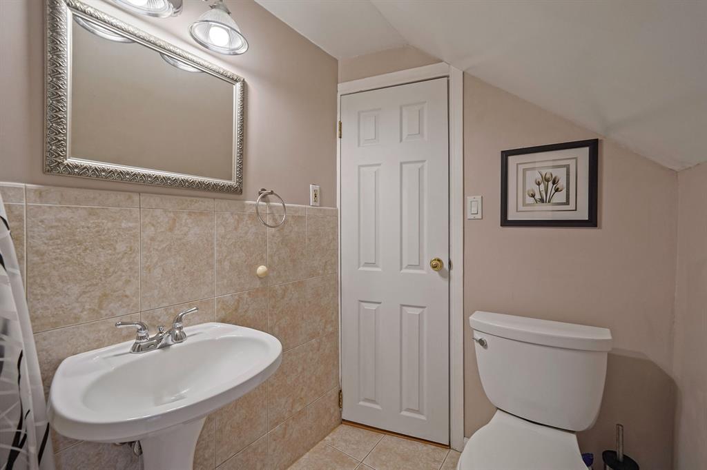Undisclosed Address, Lindenhurst