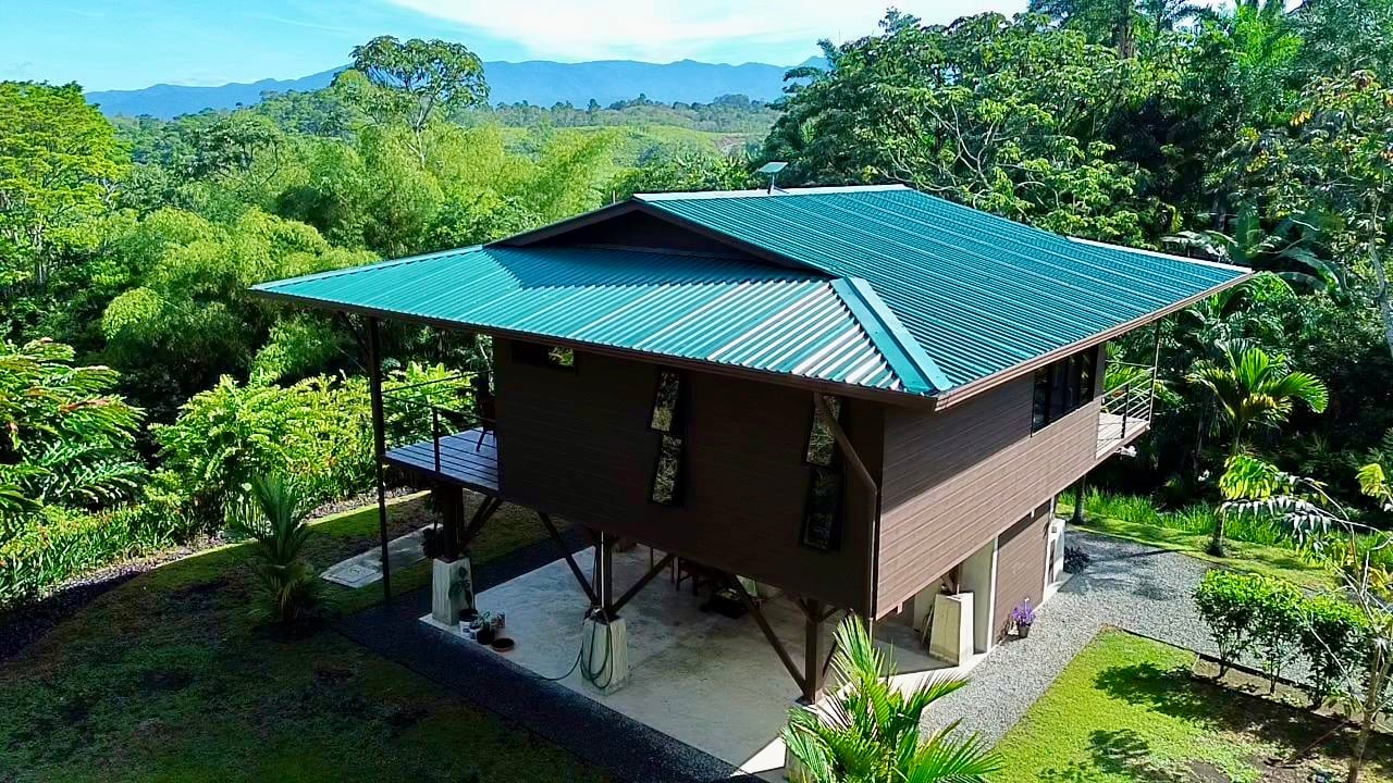 Mountain Oasis with House and Guest Cabin in Las Brisas, San Vito 