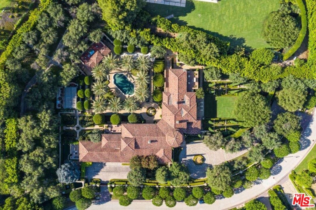 38 Beverly Park Cir