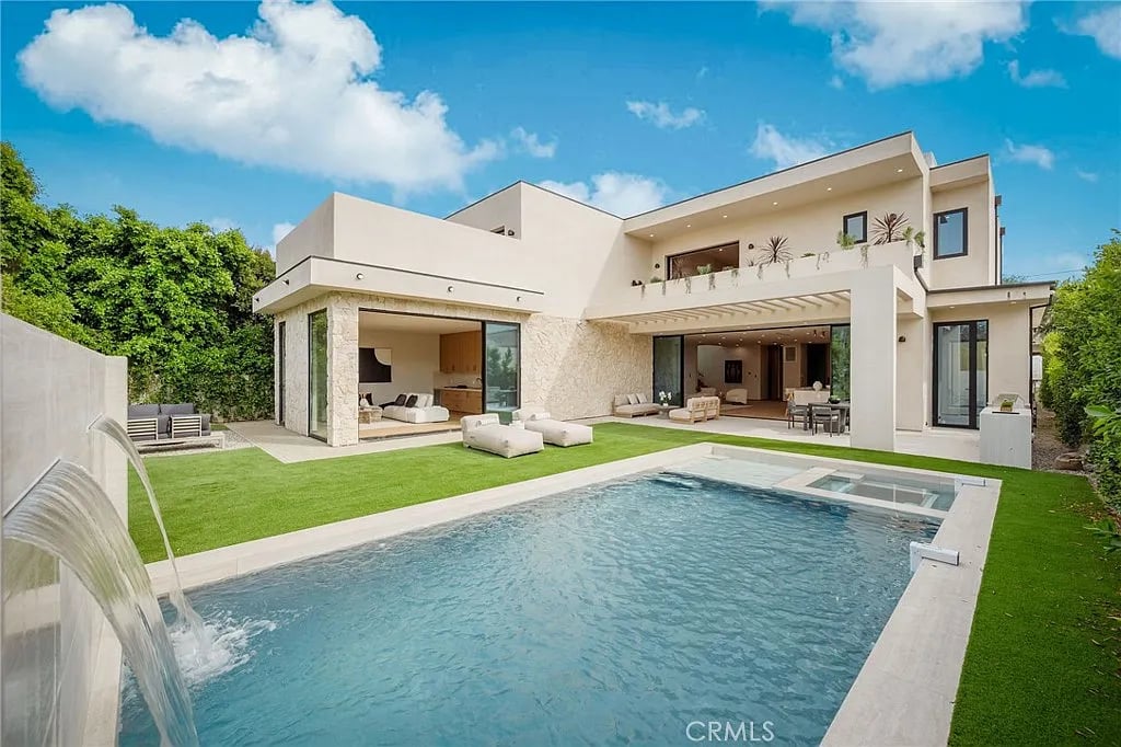 15447 Huston St