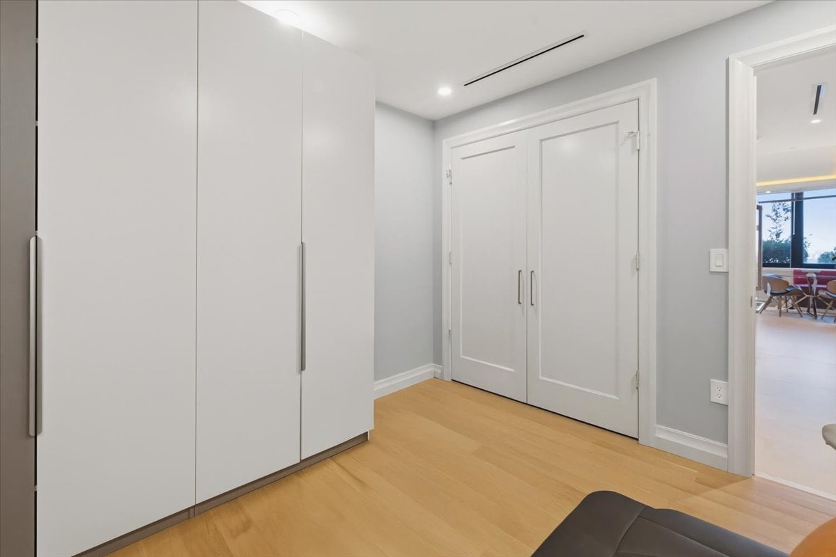 100 Carlyle Drive VG6