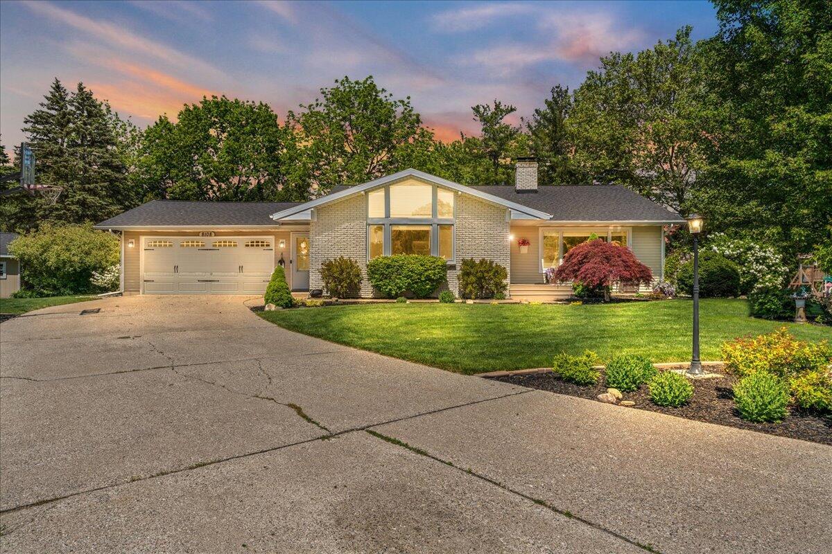 8108 Grove Dr