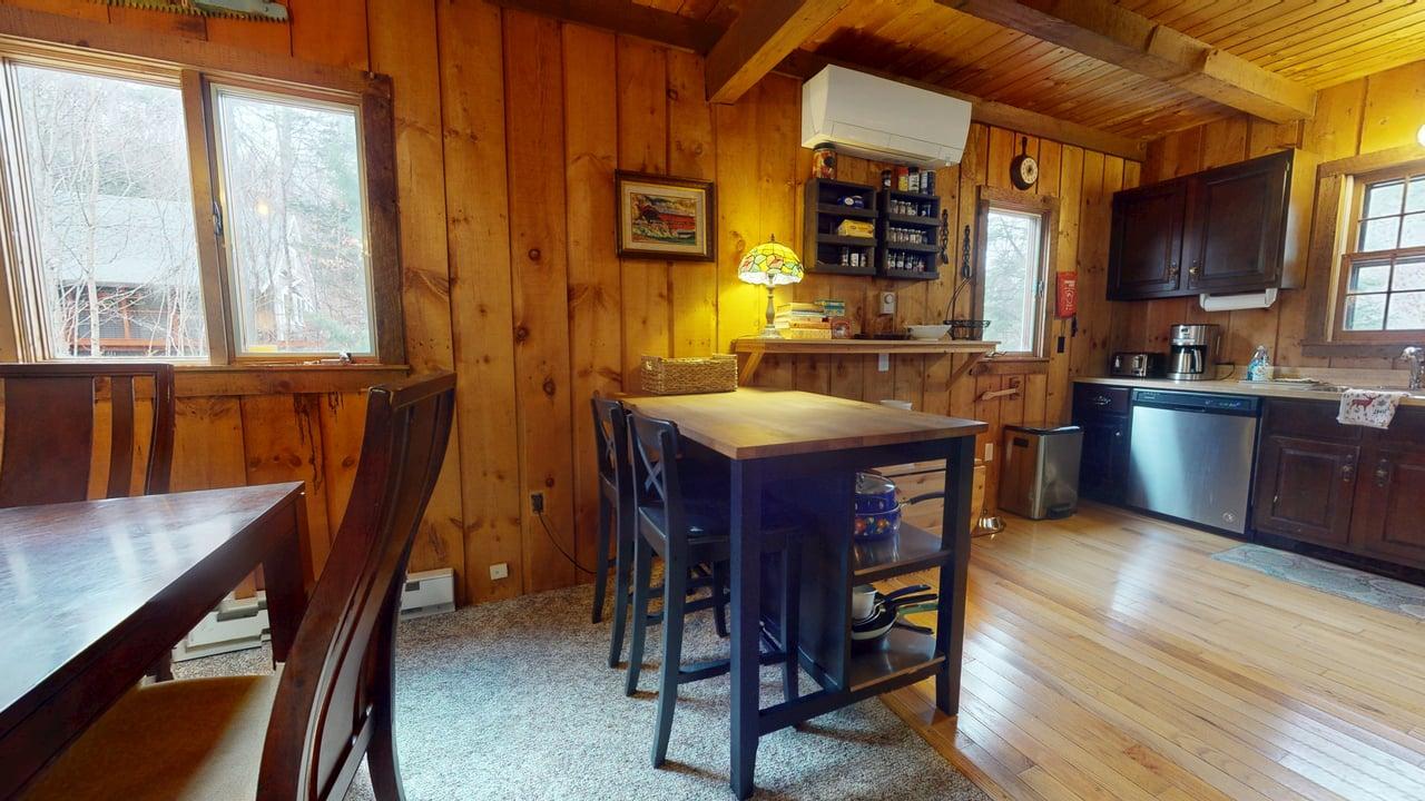 Pet Friendly Londonderry Home