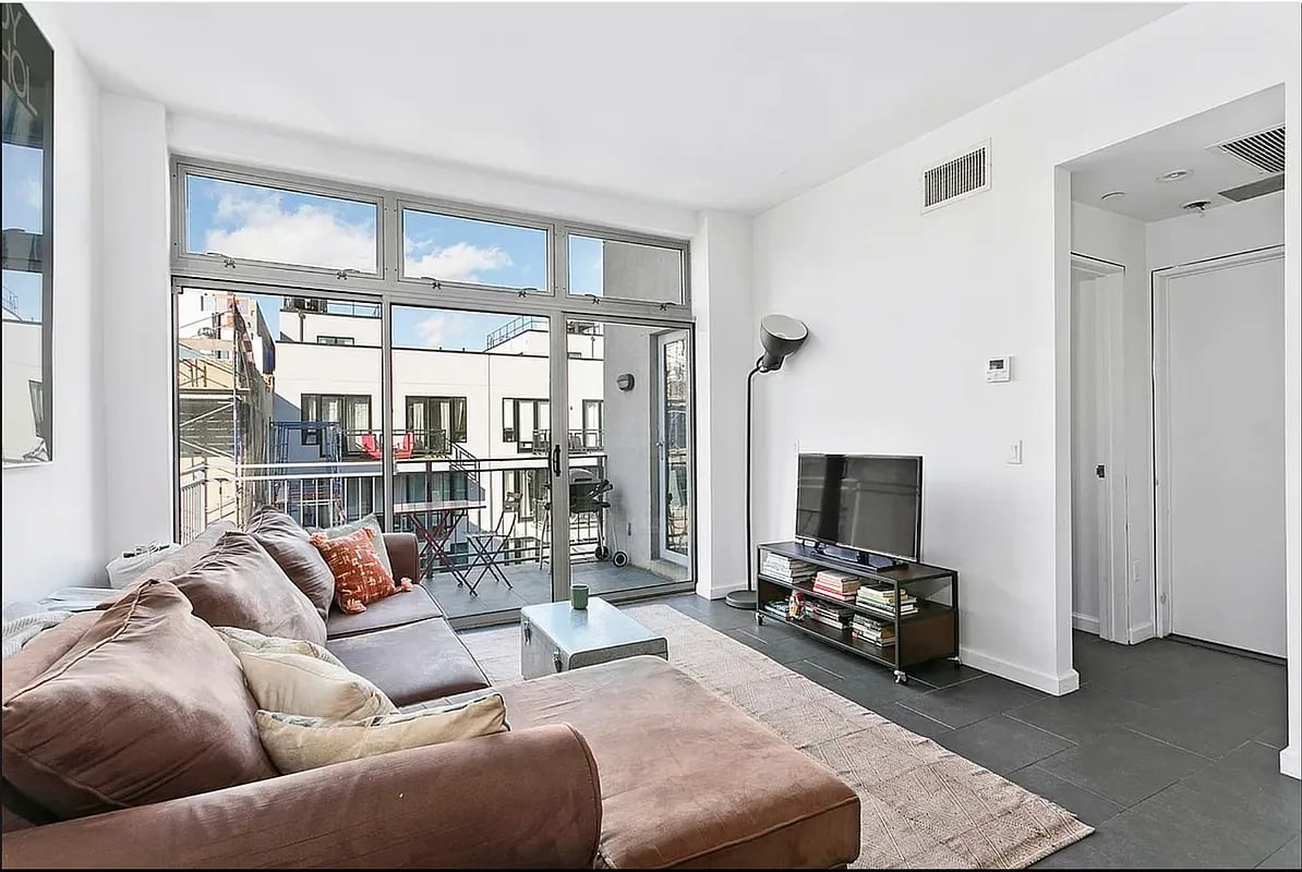 233 Devoe Street Unit: 4B