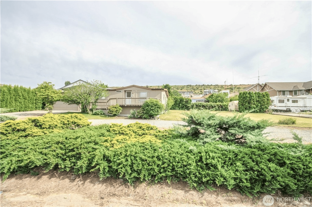 340 W Emerson Dr