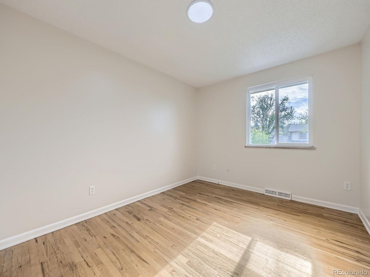 6768 Vivian St