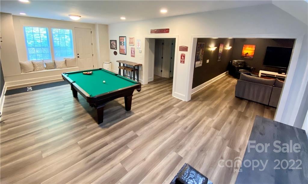 709 Woodcliff Ct