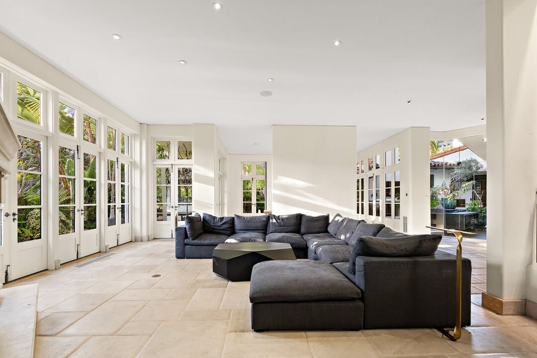 Century Woods Dr, 90067