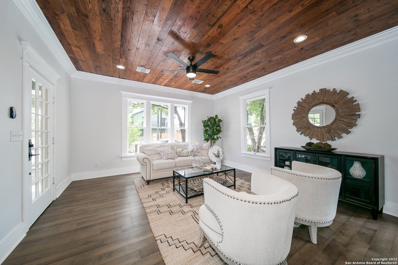 925 Burleson