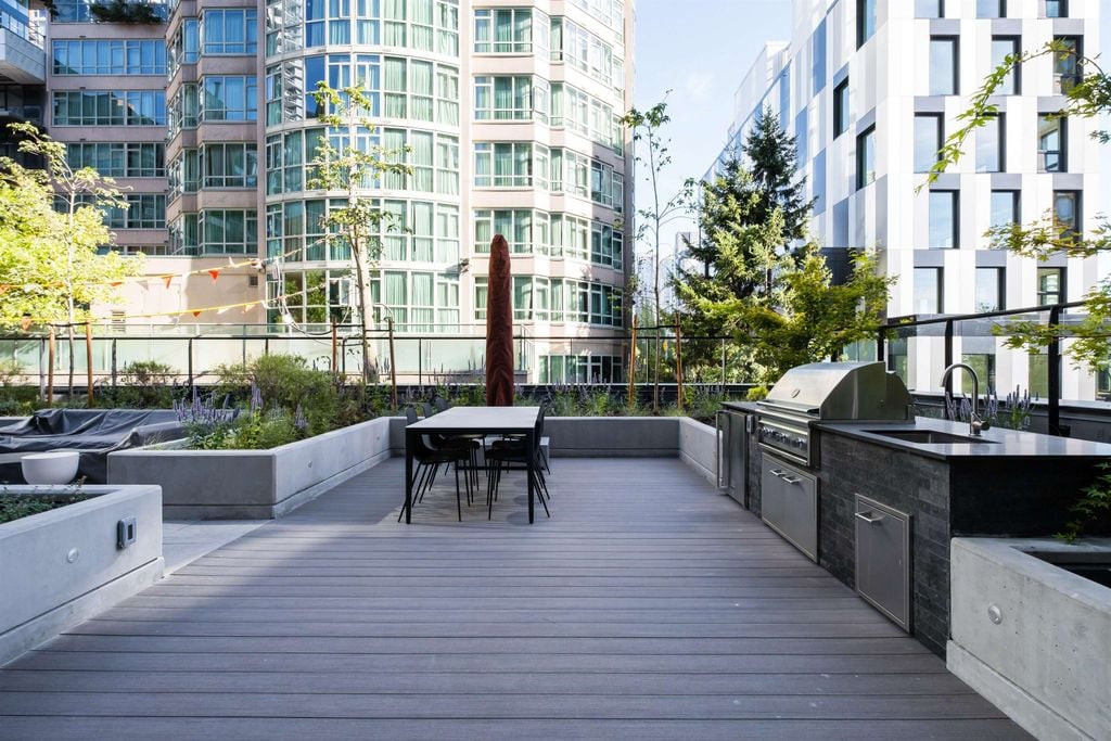 889 Pacific St, #1401