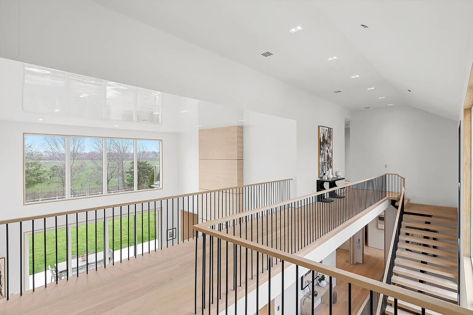 637 Halsey Ln