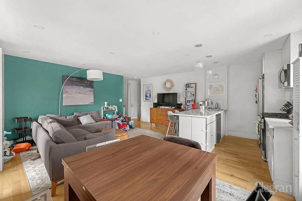 85 8th Avenue