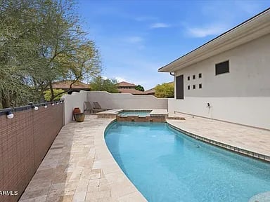 5311 E Gray Wolf Trail