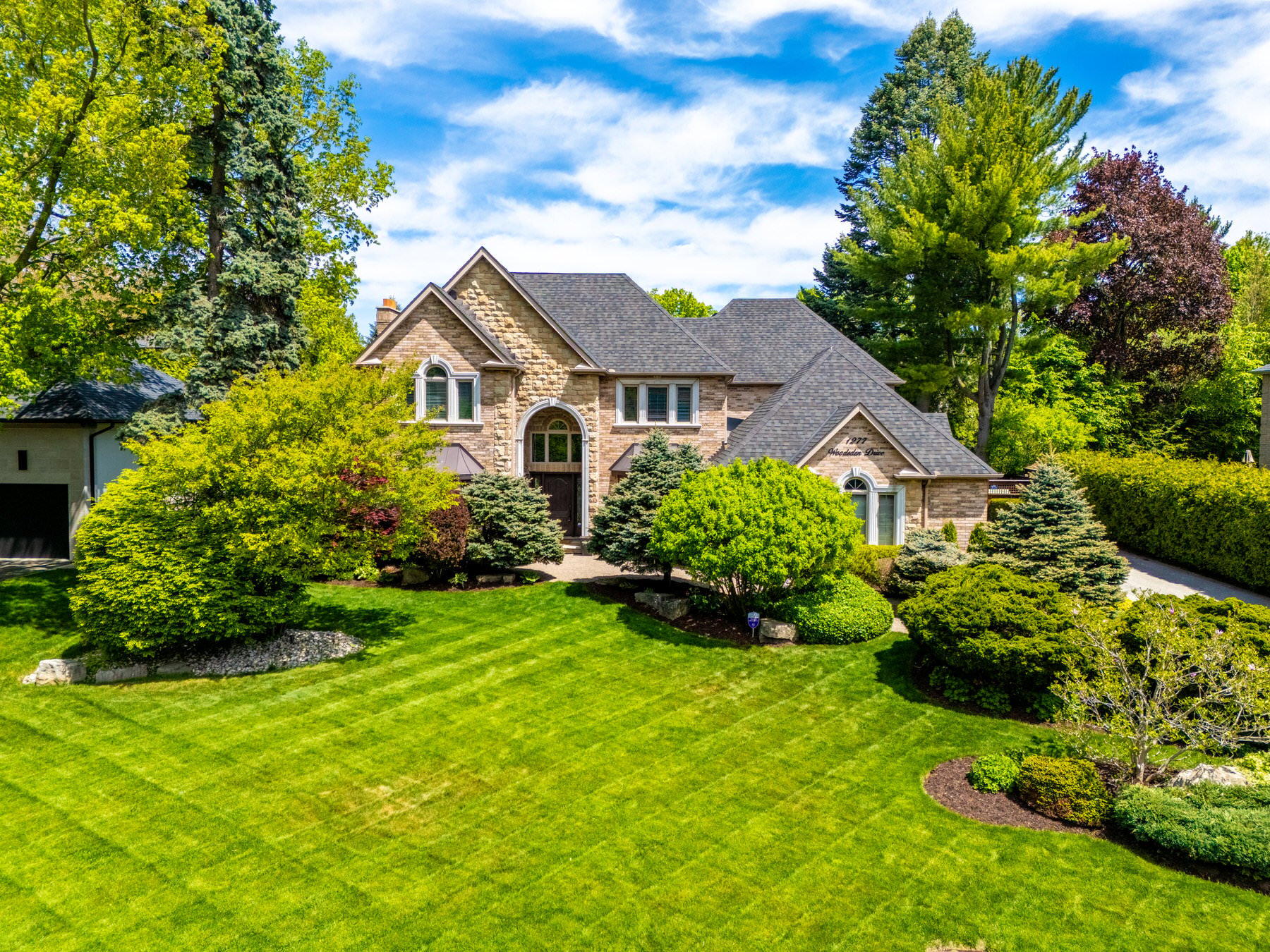 1277 Woodeden Dr