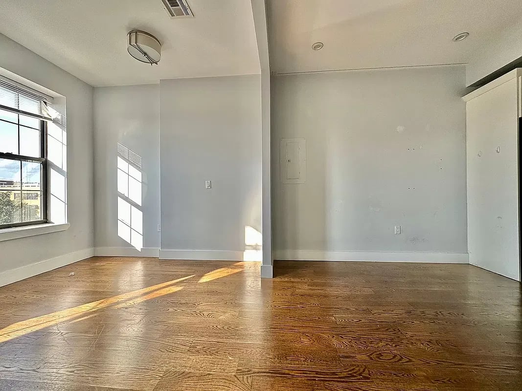 634 Kosciuszko St 3F