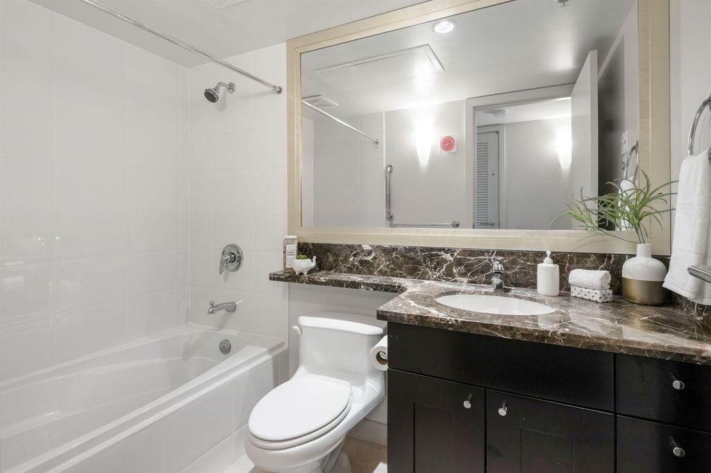 590 Nicola St, #2205