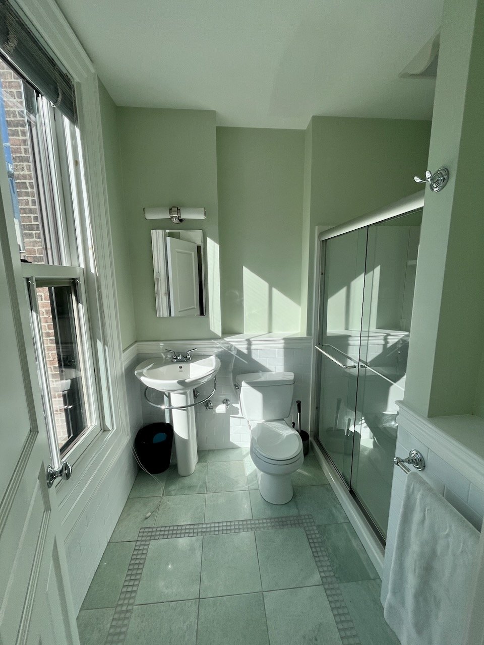 Beautifully Furnished South End Studio Apartment with Central Air/Laundry and more! Available December 1 or 15 or January 1! 