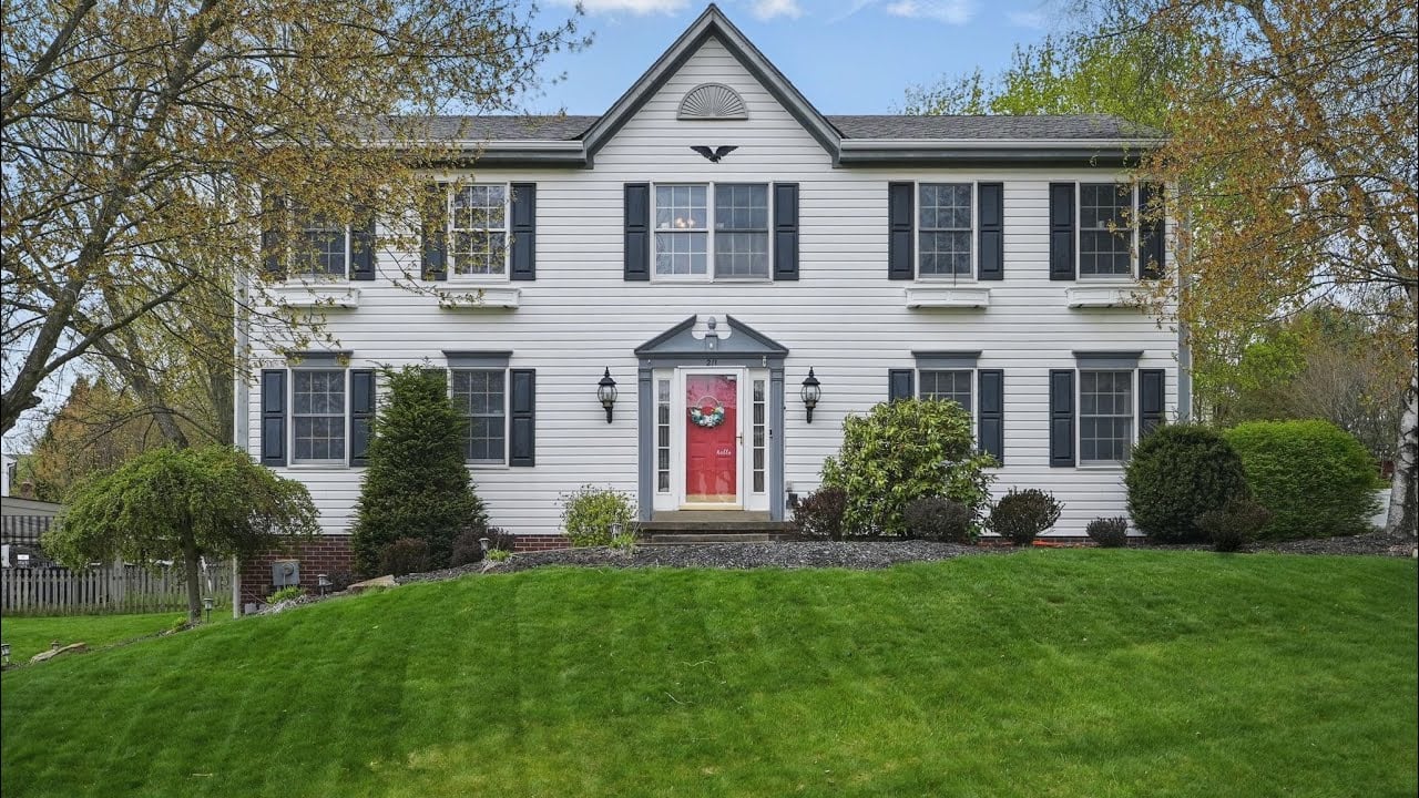211 Meadowbrook Dr Cranberry Twp PA