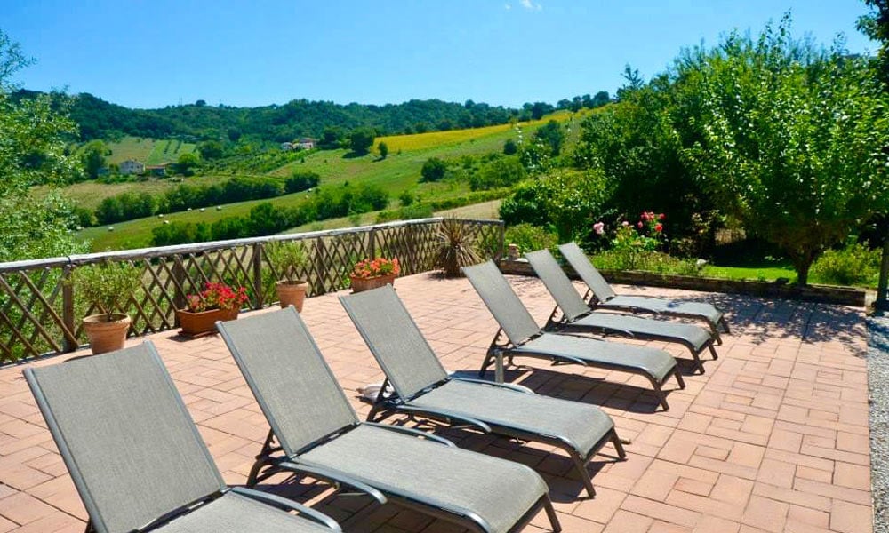 An Enviable Country Retreat With Panoramic Views in Colmurano, Le Marche
