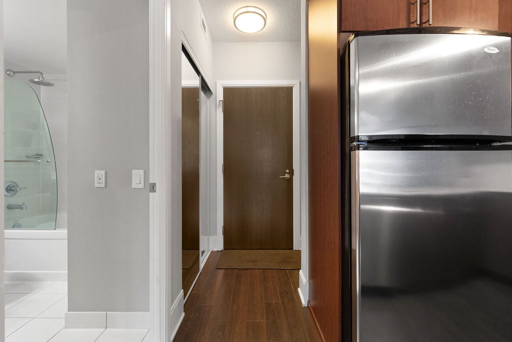 560 Front Street West, Suite 621