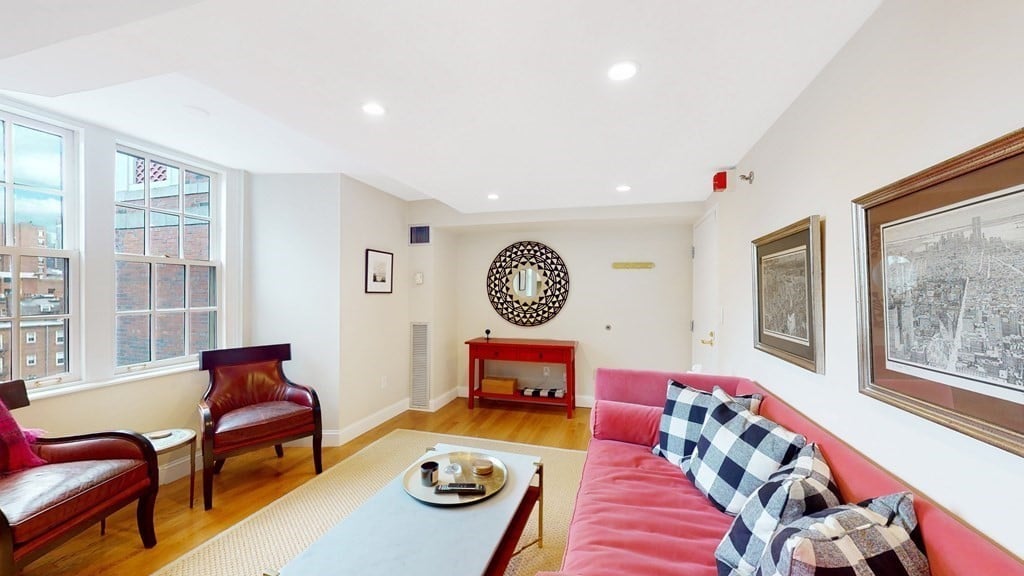 15 River St #806