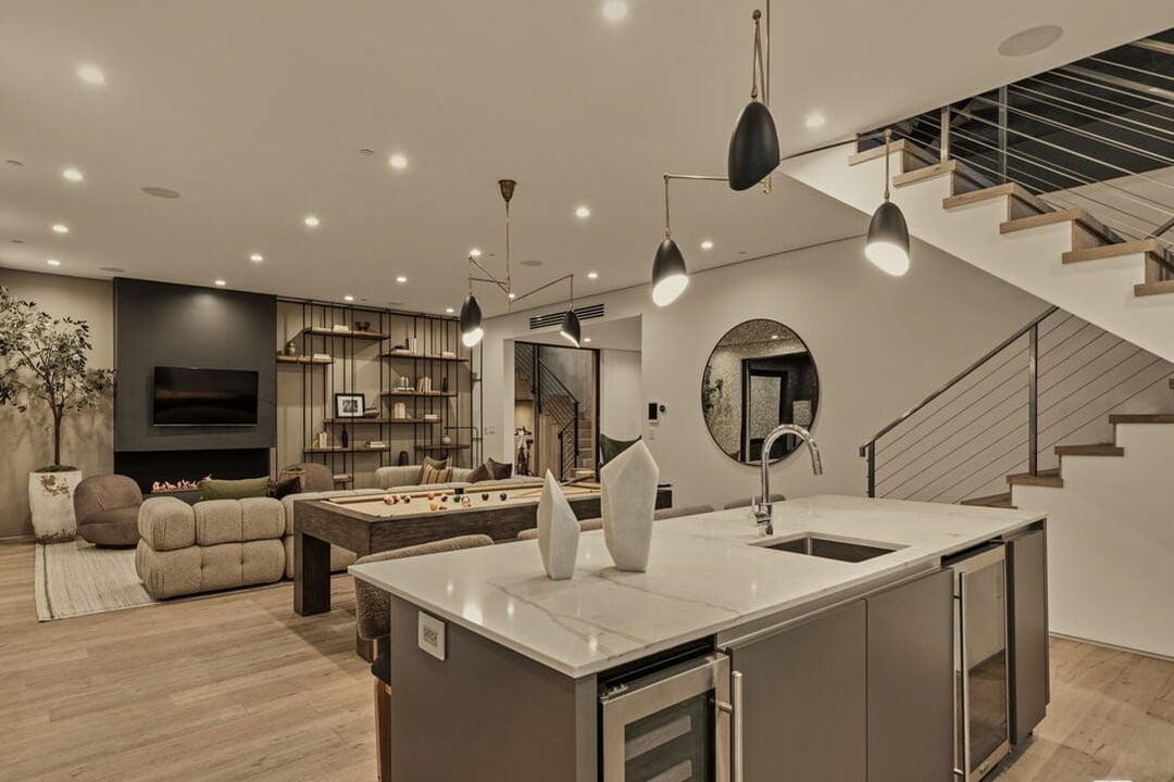 Aria Vista, Stradella Rd, 90077