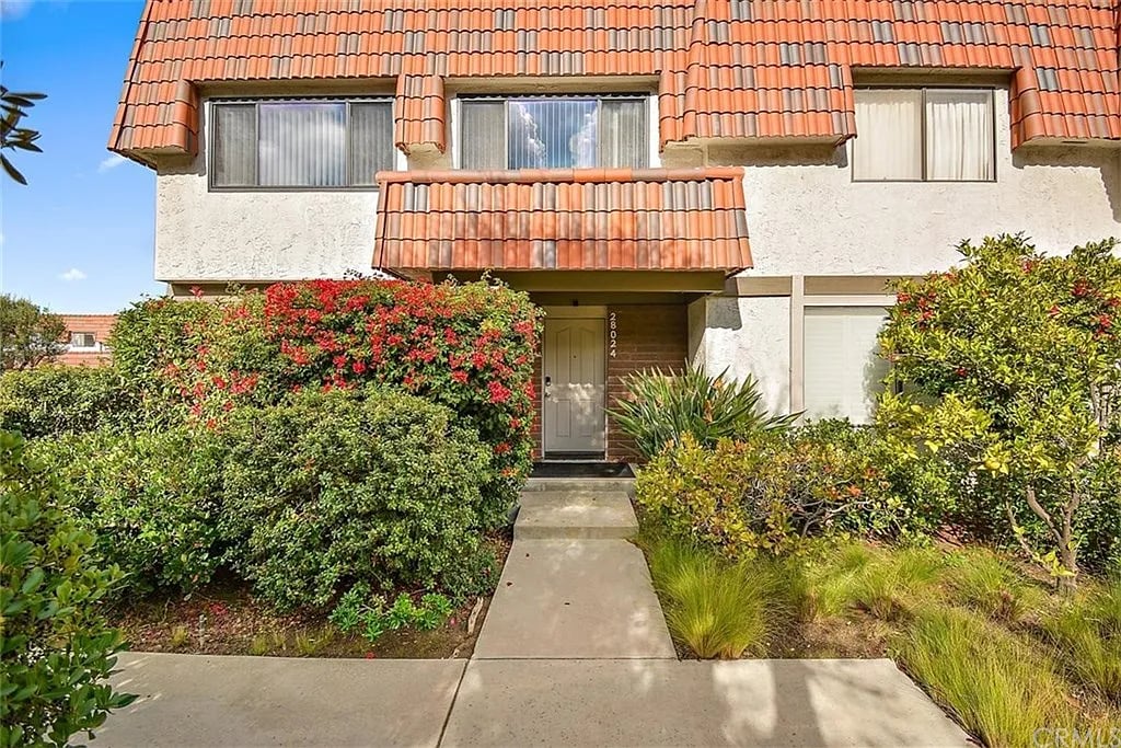 28024 Ridgebluff Ct