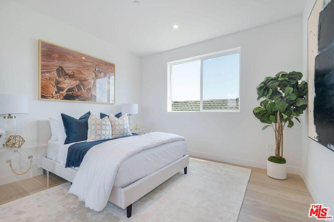 1367 N Alta Vista BLVD Unit: 304