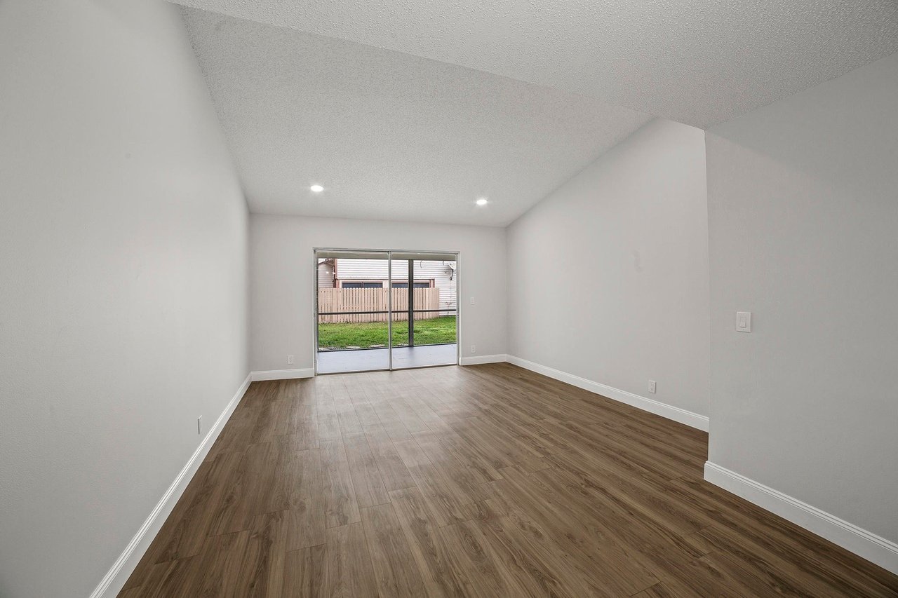 124 Oakwood Dr