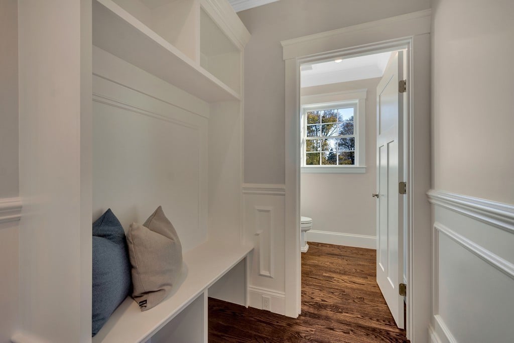 53 Old Mystic St, Arlington