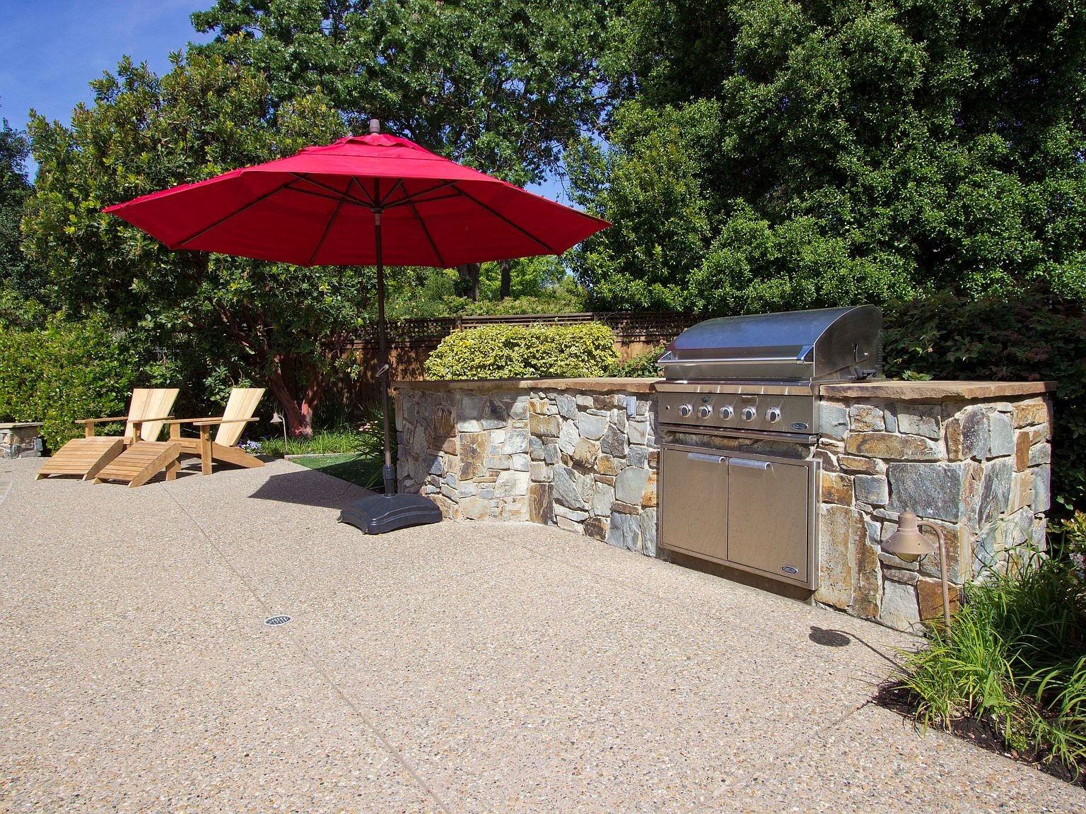33 Sanford Ln