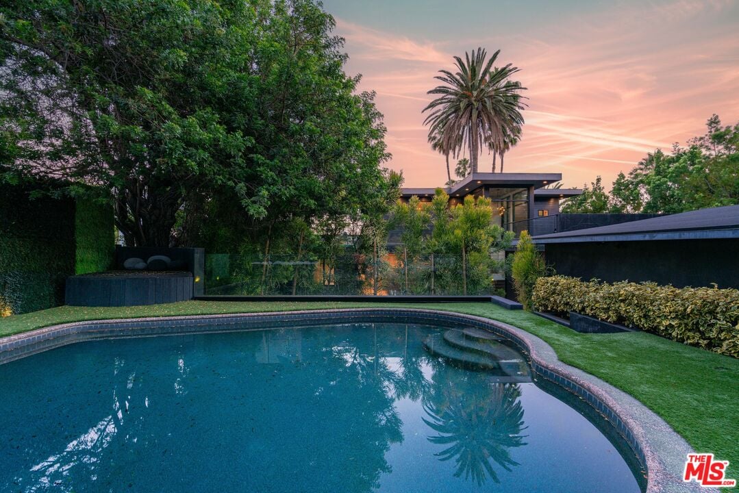 Meridian Reserve, Franklin Ave, 90046