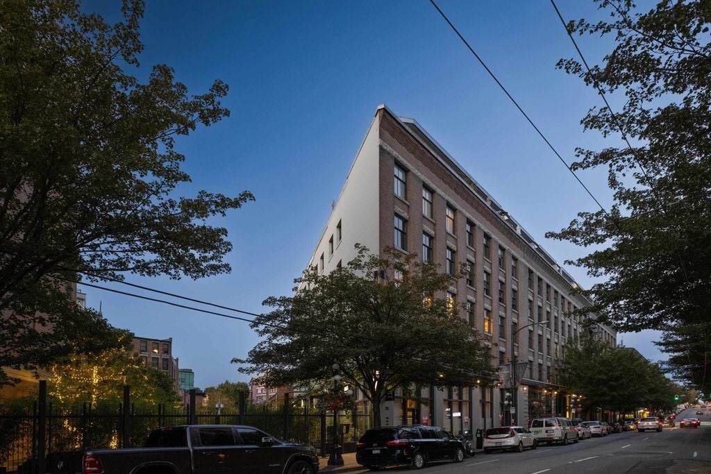 87 E Cordova St