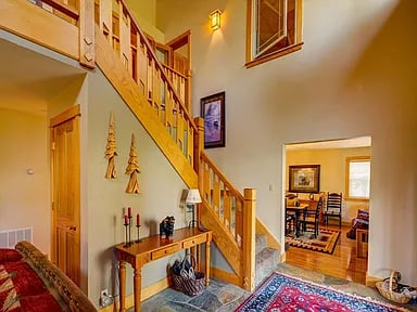 9048 Scenic Dr