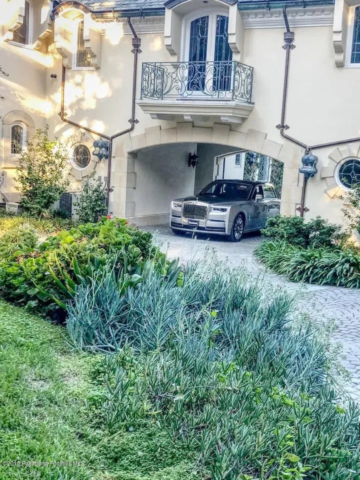 4158 Commonwealth Ave