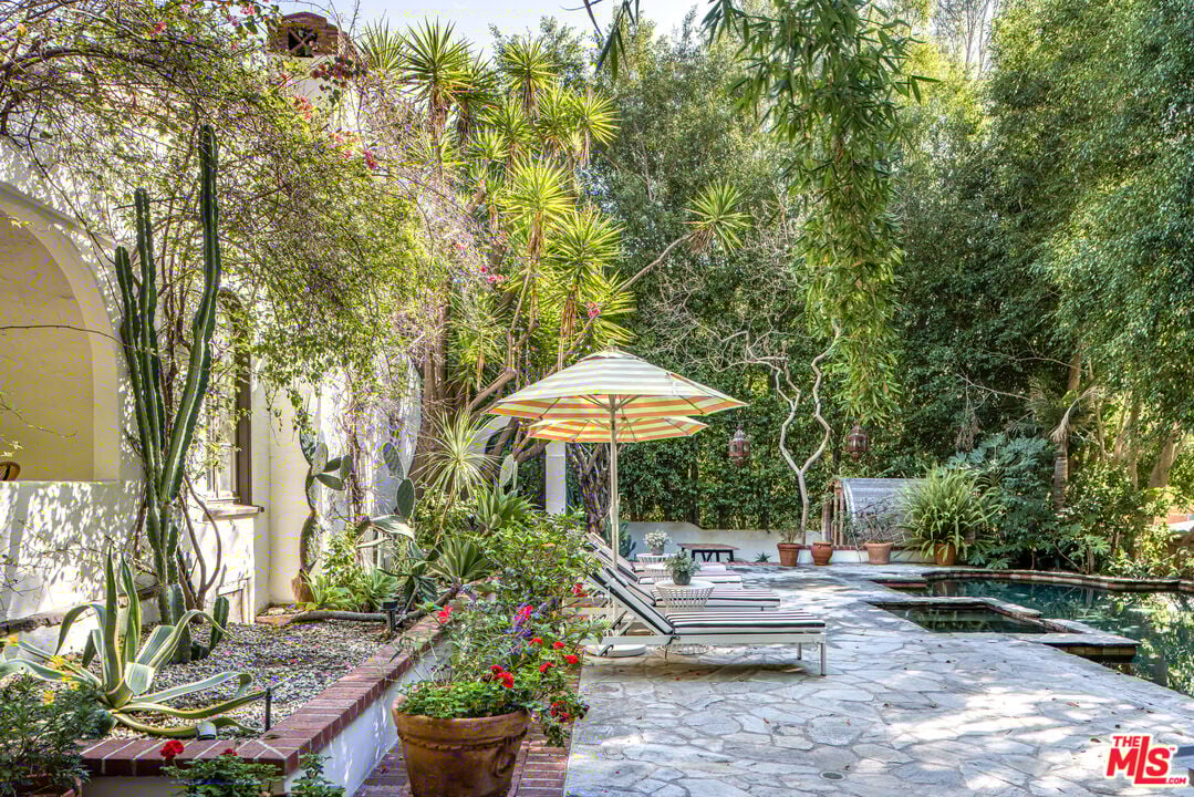 Sunset Vale Ave, 90069