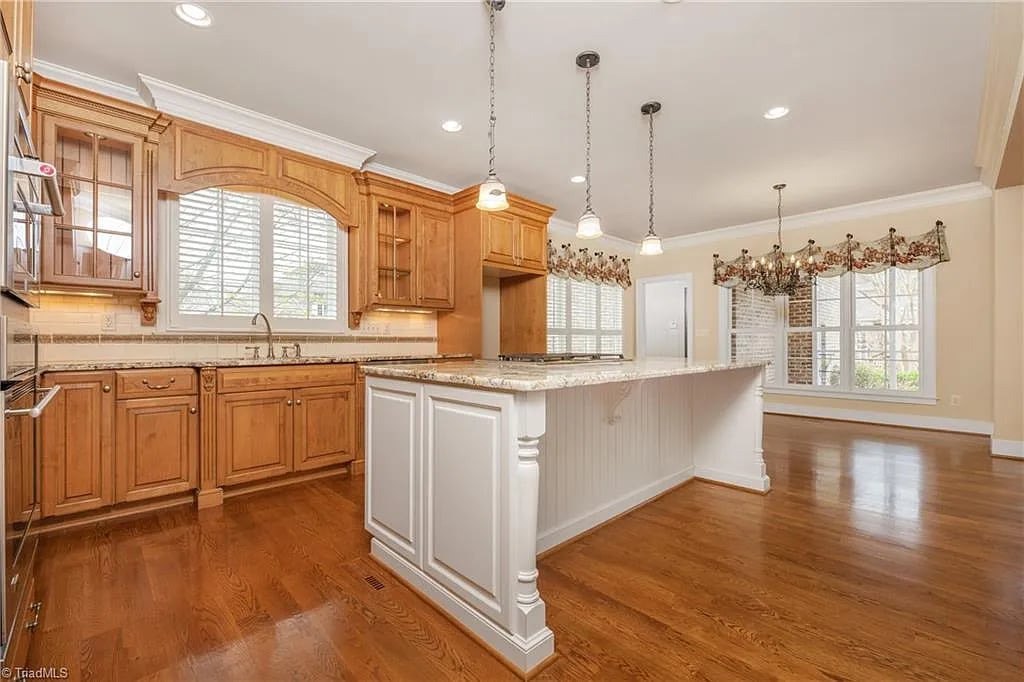 128 Knicker Ln