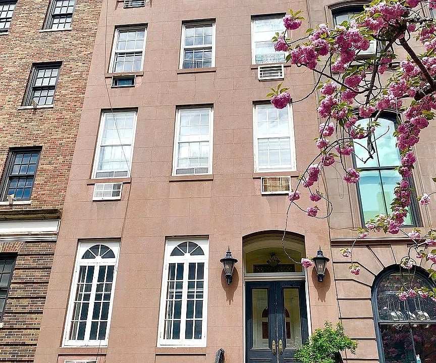 441 W 22nd St #4A