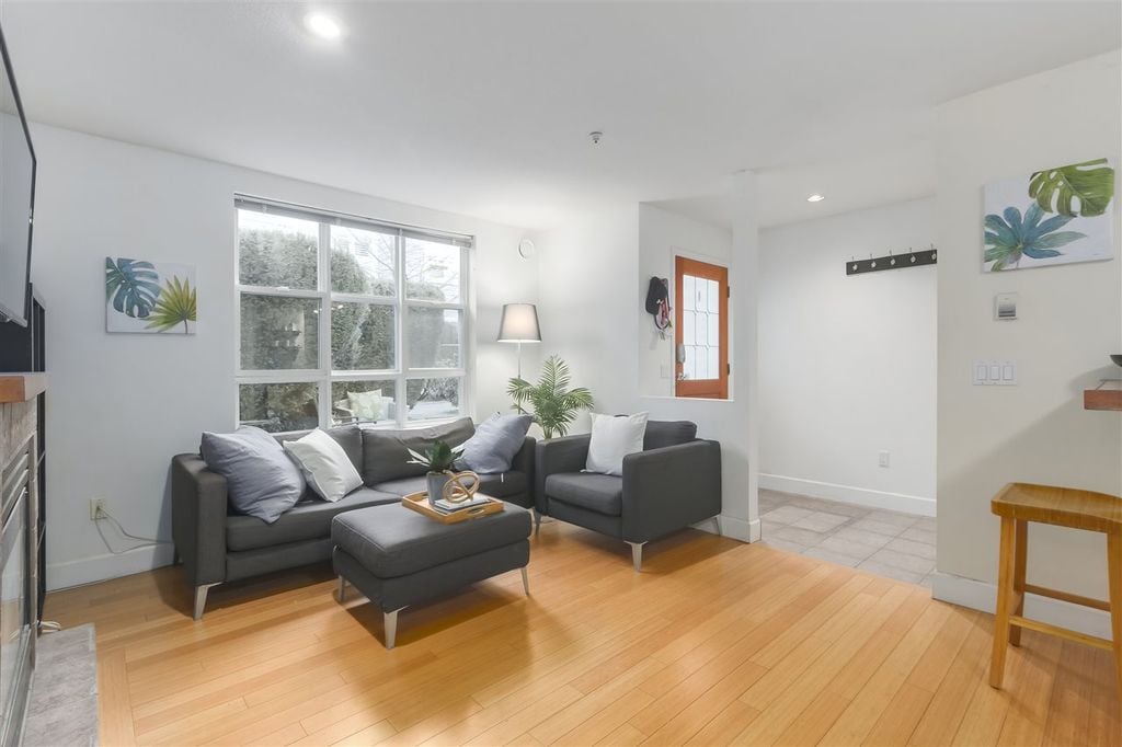 657 W 7th Ave, #103